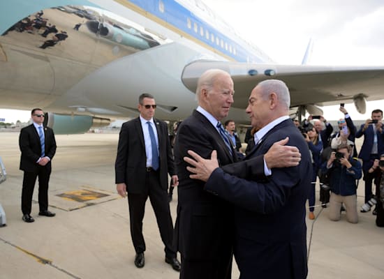 ראש הממשלה בנימין נתניהו מקבל את פני נשיא ארה''ב ג'ו ביידן בנתב''ג / צילום: אבי אוחיון - לע''מ ראש הממשלה בנימין נתניהו מקבל את פני נשיא ארה''ב ג'ו ביידן בנתב''ג / צילום: אבי אוחיון - לע''מ