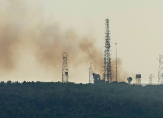 מוצב צבאי של צה''ל בגבול לבנון נפגע מטיל של חיזבאללה, היום / צילום: ap, Hussein Malla