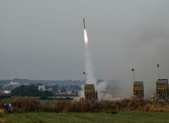 שיגור של כיפת ברזל / צילום: ap, Ohad Zwigenberg