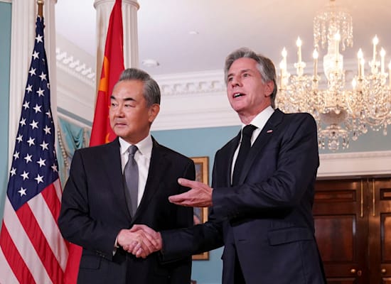שר החוץ הסיני יי נפגש עם מזכיר המדינה בלינקין / צילום: Reuters, SARAH SILBIGER