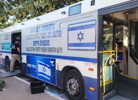 המתפרה הניידת באוטובוס / צילום: חברת דן