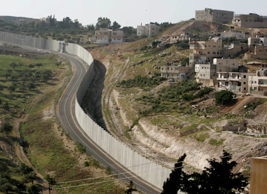 מכשול קו התפר 600 ק''מ 8.3 מיליארד שקל, מתוכם 2.4 מיליארד להקמת החומה / צילום: Reuters, Ammar Awad