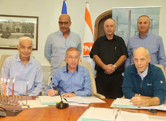 חתימת ההסכם למכירת תחנת הכוח אשכול לדליה אנרגיה / צילום: יוסי וייס, חברת החשמל חתימת ההסכם למכירת תחנת הכוח אשכול לדליה אנרגיה / צילום: יוסי וייס, חברת החשמל