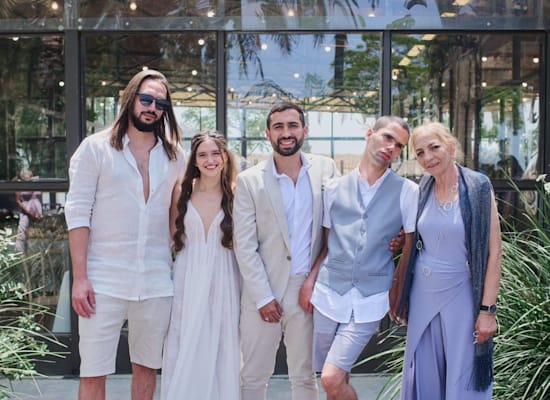 פנינה אמו של בן, האח חי, אבינועם, שיר אשתו של אבינועם ובן / צילום: אלבום משפחתי פנינה אמו של בן, האח חי, אבינועם, שיר אשתו של אבינועם ובן / צילום: אלבום משפחתי