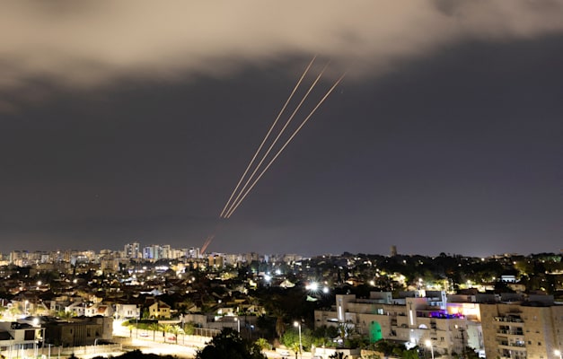 יירוטי כיפת ברזל מעל שמי אשקלון, ערב מתקפת הכטב''מים מאירא / צילום: Reuters, Amir Cohen