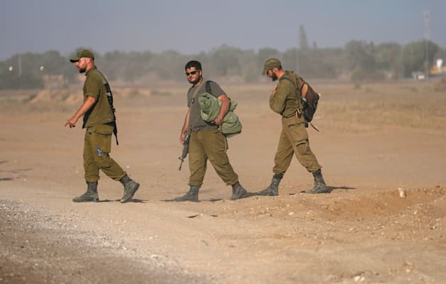 חיילי מילואים. הסדרים גמישים / צילום: Associated Press, Tsafrir Abayov חיילי מילואים. הסדרים גמישים / צילום: Associated Press, Tsafrir Abayov