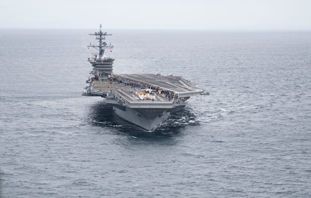 נושאת המסוקים USS אברהם לינקולן בדרך למזה''ת / צילום: Reuters, ABACA נושאת המסוקים USS אברהם לינקולן בדרך למזה''ת / צילום: Reuters, ABACA