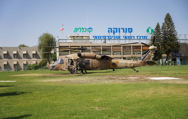 פרחאן אלקאדי שחולץ מרצועת עזה על-ידי לוחמי צה''ל נוחת במסוק בבית החולים סורוקה פרחאן אלקאדי שחולץ מרצועת עזה על-ידי לוחמי צה''ל נוחת במסוק בבית החולים סורוקה
