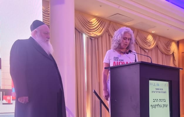 שר הבינוי והשיכון גולדקנופף ואדריכלית העיר חיפה, ליטל שלף-דורי