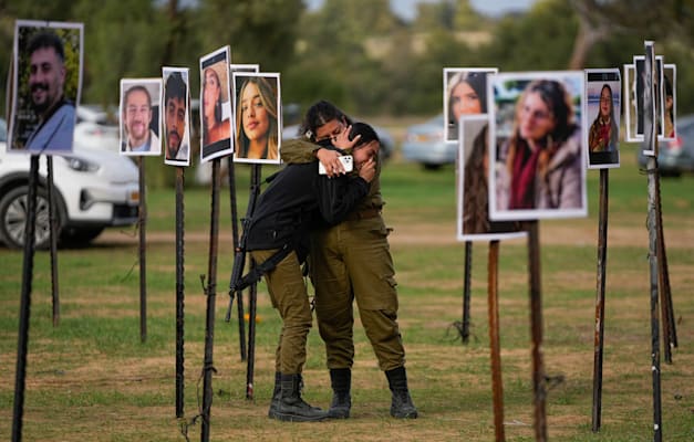 מיצג לזכר נרצחי הנובה במיקום שבו הייתה המסיבה / צילום: ap, Ohad Zwigenberg