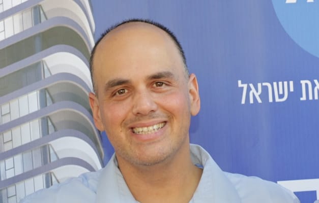 צביקה ברוט, ראש עיריית בת ים / צילום: רפי דלויה צביקה ברוט, ראש עיריית בת ים / צילום: רפי דלויה