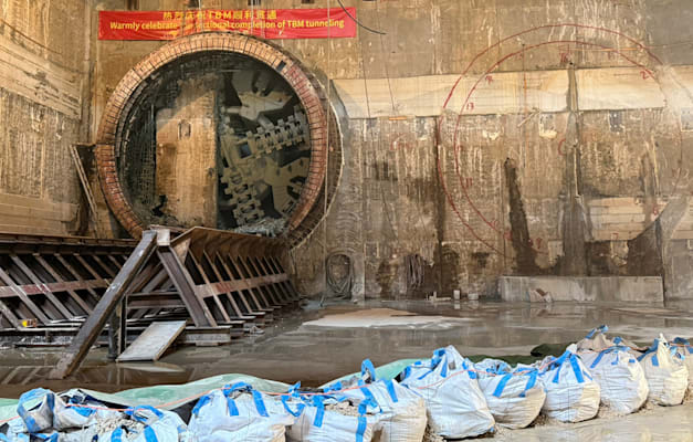 פריצת המנהרה לתחנת הרכבת הקלה בכיכר רבין / צילום: בר לביא פריצת המנהרה לתחנת הרכבת הקלה בכיכר רבין / צילום: בר לביא
