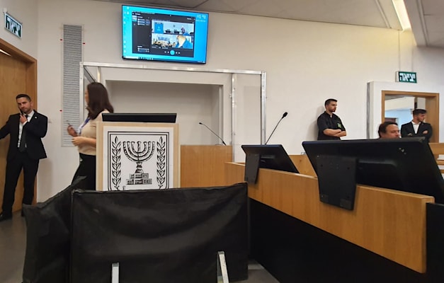 לקראת עדות נתניהו בבית המשפט המחוזי בתל אביב, היום (ג') / צילום: פול וואלה. ראובן קסטרו לקראת עדות נתניהו בבית המשפט המחוזי בתל אביב, היום (ג') / צילום: פול וואלה. ראובן קסטרו