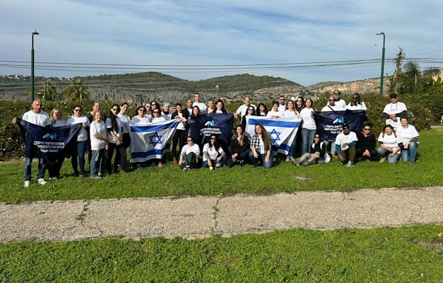 סגל אוניברסיטת חיפה מתנדבים לשיקום היישוב יערה בגליל / צילום: אוני' חיפה סגל אוניברסיטת חיפה מתנדבים לשיקום היישוב יערה בגליל / צילום: אוני' חיפה