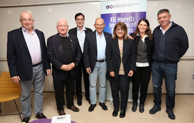מימין לשמאל: אבי גבאי, ד''ר רוית כהן מיתר, ליאורה עופר, פרופ' משה צבירן, חיים הורביץ, יאיר סרוסי ואודי אהרוני / צילום: חן גלילי מימין לשמאל: אבי גבאי, ד''ר רוית כהן מיתר, ליאורה עופר, פרופ' משה צבירן, חיים הורביץ, יאיר סרוסי ואודי אהרוני / צילום: חן גלילי