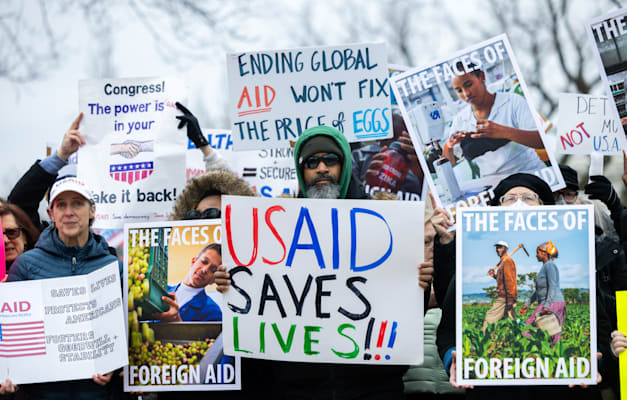 מפגינים נגד סגירת USAID בוושינגטון / צילום: Reuters, Anadolu מפגינים נגד סגירת USAID בוושינגטון / צילום: Reuters, Anadolu