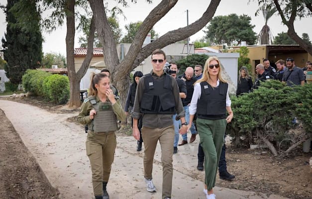 קושנר ורעייתו איוונקה בביקור בכפר עזה בדצמבר 2023 / צילום: נועם מושקוביץ, דוברות הכנסת