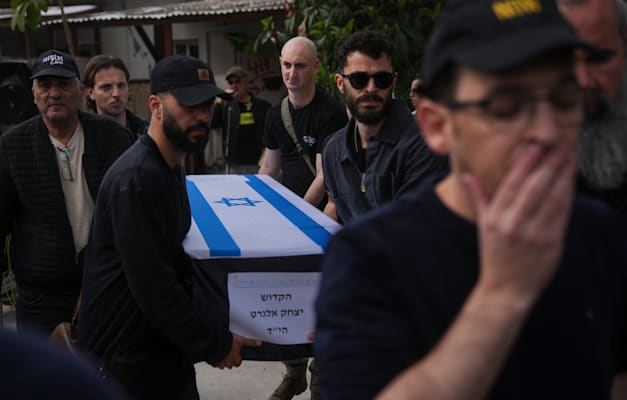הלוויתו של איציק אלגרט ז''ל / צילום: ap, Ohad Zwigenberg הלוויתו של איציק אלגרט ז''ל / צילום: ap, Ohad Zwigenberg
