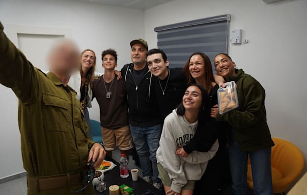 עידן אלכסנדר עם בני משפחתו, הערב עידן אלכסנדר עם בני משפחתו, הערב