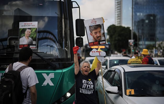 מפגינים בתל אביב בקריאה לשחרור החטופים, הערב / צילום: ap, Leo Correa מפגינים בתל אביב בקריאה לשחרור החטופים, הערב / צילום: ap, Leo Correa