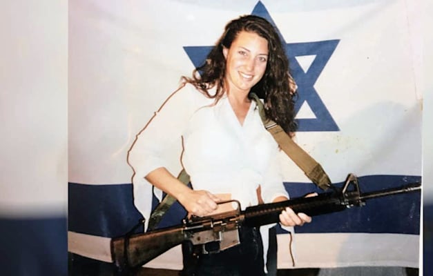 דברה גסמן כמתנדבת בצה''ל / צילום: פרטי דברה גסמן כמתנדבת בצה''ל / צילום: פרטי