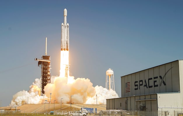 שיגור טיל של SpaceX / צילום: ap שיגור טיל של SpaceX / צילום: ap