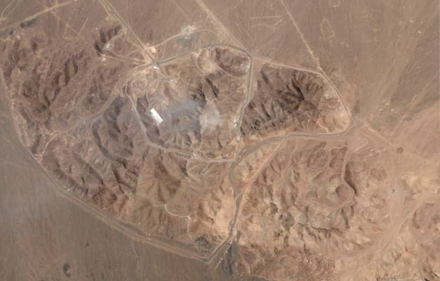 המתקן בפורדו אחרי התקיפה האמריקאית / צילום: ap, Planet Labs PBC המתקן בפורדו אחרי התקיפה האמריקאית / צילום: ap, Planet Labs PBC