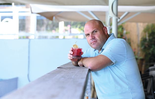 ברננדו בלחוביץ, בעלי רשת קפה גן סיפור ומסעדת סילו. הפסיד מאות אלפי שקלים בתחילת המלחמה / צילום: חגי סויסה ברננדו בלחוביץ, בעלי רשת קפה גן סיפור ומסעדת סילו. הפסיד מאות אלפי שקלים בתחילת המלחמה / צילום: חגי סויסה