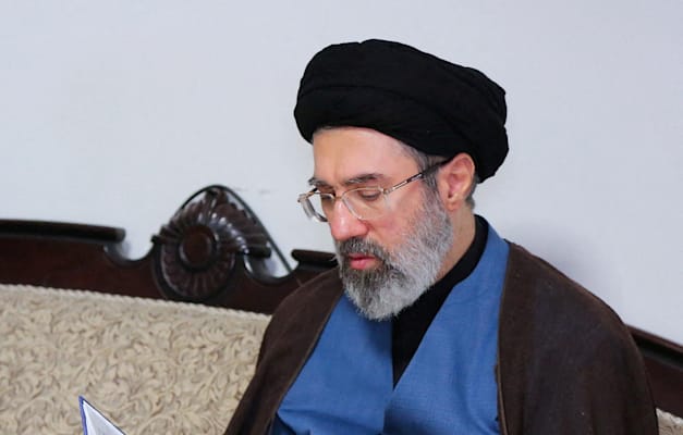 ''מועמד טבעי''. מוג'תבא חמינאי, בנו של המנהיג העליון / צילום: Reuters, Office of the Iranian Supreme Le ''מועמד טבעי''. מוג'תבא חמינאי, בנו של המנהיג העליון / צילום: Reuters, Office of the Iranian Supreme Le