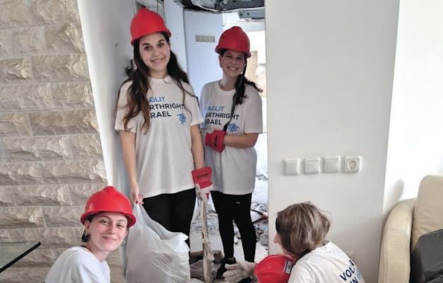 מתנדבות מצ'ילה מפרויקט תגלית / צילום: תגלית מתנדבות מצ'ילה מפרויקט תגלית / צילום: תגלית