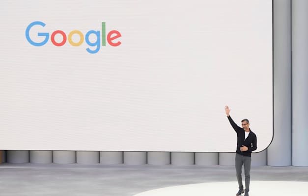 מנכ''ל גוגל סונדאר פיצ'אי. שזיר נחשב לתקווה מרכזית להשבת היתרון מול מטא ו-OpenAI / צילום: Jeff Chiu מנכ''ל גוגל סונדאר פיצ'אי. שזיר נחשב לתקווה מרכזית להשבת היתרון מול מטא ו-OpenAI / צילום: Jeff Chiu