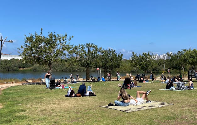 עגלת הקפה Lake side / צילום: עירד בלזר עגלת הקפה Lake side / צילום: עירד בלזר