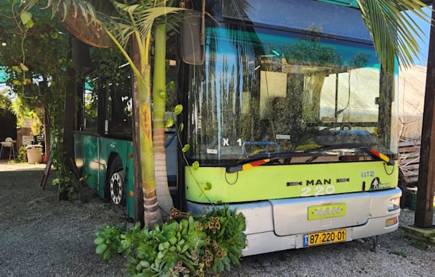 ה-Green Bus במושב היוגב / צילום: רמי יופה וקשת היידמן