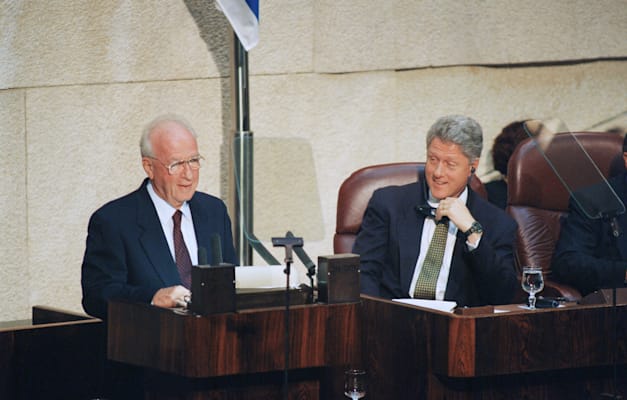 נשיא ארה''ב ביל קלינטון לצד ראש הממשלה יצחק רבין בכנסת ב-1994 / צילום: ap, Nati Harnik