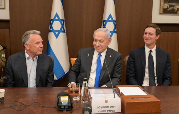 ראש הממשלה בנימין נתניהו בישיבת הממשלה יחד עם השליח המיוחד של נשיא ארה''ב, סטיב וויטקוף ועם חתנו של הנשיא, ג'ארד קושנר. / צילום: מעיין טואף/ לע''מ ראש הממשלה בנימין נתניהו בישיבת הממשלה יחד עם השליח המיוחד של נשיא ארה''ב, סטיב וויטקוף ועם חתנו של הנשיא, ג'ארד קושנר. / צילום: מעיין טואף/ לע''מ