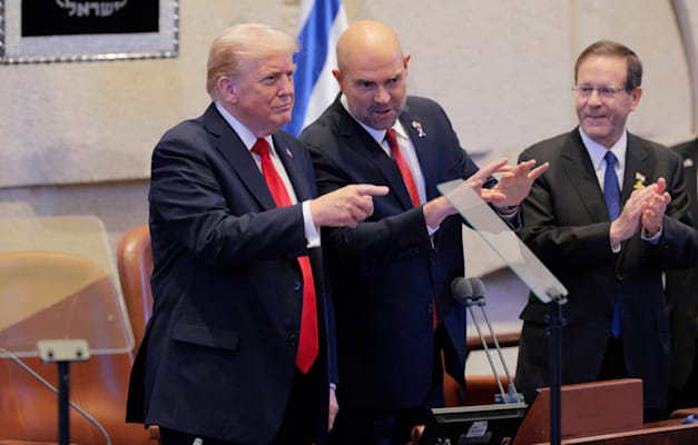 נשיא ארה''ב דונלד טראמפ בכנסת לצד יו''ר הכנסת אמיר אוחנה והנשיא יצחק הרצוג / צילום: ap, Chip Somodevilla/Pool