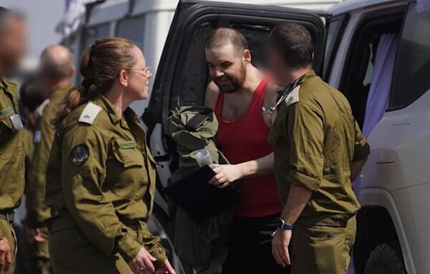 איתן הורן ברגעי החבירה לצה''ל / צילום: דובר צה''ל איתן הורן ברגעי החבירה לצה''ל / צילום: דובר צה''ל