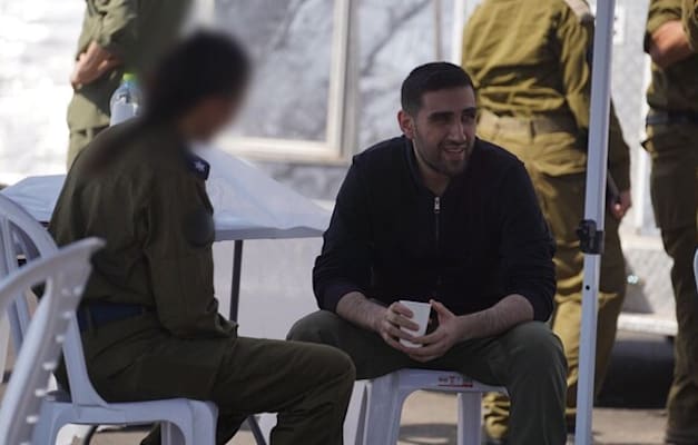 שגב כלפון בנקודת החבירה לכוחות צה''ל / צילום: דובר צה''ל שגב כלפון בנקודת החבירה לכוחות צה''ל / צילום: דובר צה''ל