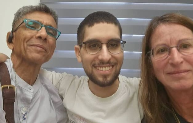 אביתר דוד עם הוריו / צילום: דובר צה''ל אביתר דוד עם הוריו / צילום: דובר צה''ל