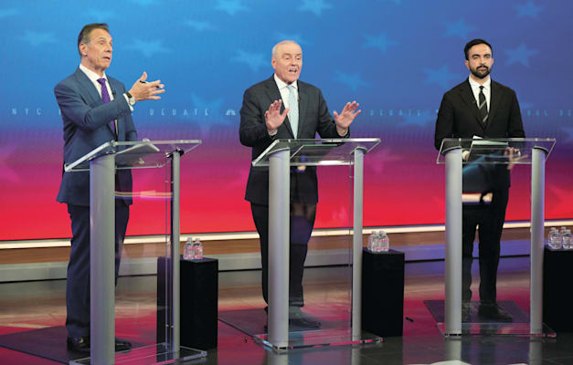 המועמדים לראשות עיריית ניו יורק, מימין לשמאל: ממדאני, סליווה וקואומו / צילום: Reuters, Angelina Katsanis/Pool המועמדים לראשות עיריית ניו יורק, מימין לשמאל: ממדאני, סליווה וקואומו / צילום: Reuters, Angelina Katsanis/Pool