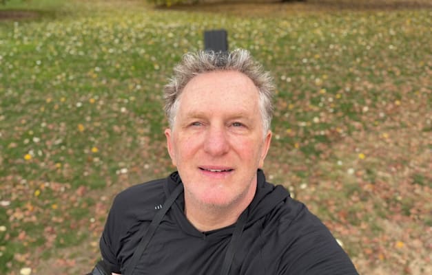 מייקל רפפורט מניח תפילין / צילום: פרטי מייקל רפפורט מניח תפילין / צילום: פרטי