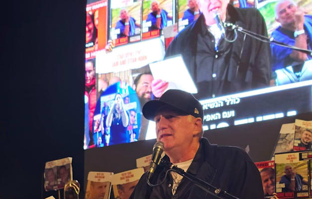 רפפורט בכיכר החטופים. ביקר בישראל שמונה פעמים מאז 7 באוקטובר / צילום: פאולינה פטימר רפפורט בכיכר החטופים. ביקר בישראל שמונה פעמים מאז 7 באוקטובר / צילום: פאולינה פטימר