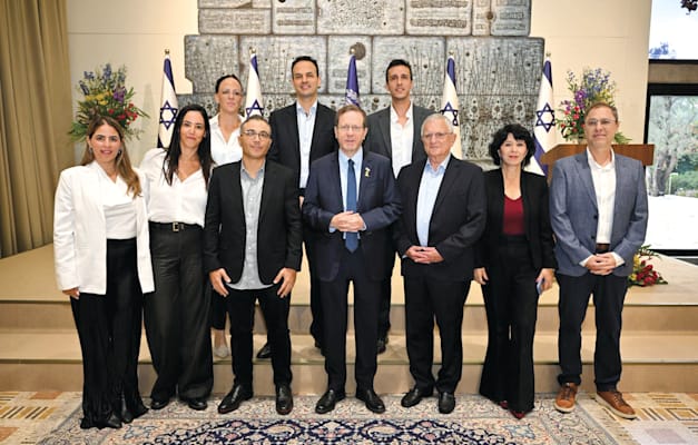 רונן אסיא, חדוה בר, אבי זאבי, יריב מדר, הנשיא יצחק הרצוג, עומרי בן דוד, אביטל פדרו, יפעת בכור, קרן דנצינגר ועדן שמואל / צילום: אלעד גוטמן