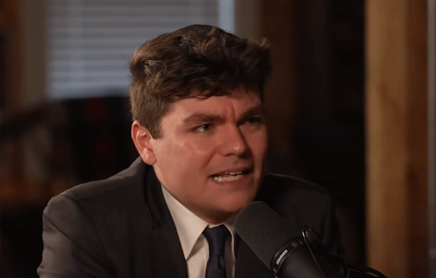 הפעיל הניאו-נאצי ניק פואנטס. ''מדאיג בצורה יוצאת דופן'' / צילום: צילום מסך הפעיל הניאו-נאצי ניק פואנטס. ''מדאיג בצורה יוצאת דופן'' / צילום: צילום מסך