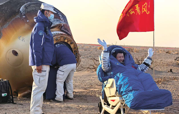 שלושה אסטרונאוטים סיניים חזרו לכדור הארץ בסוף השבוע / צילום: Reuters, China Daily