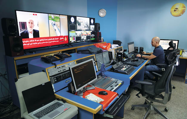 ''הנרטיב נסדק''. אולפני אל־ג'זירה ברמאללה, מאי 2024 / צילום: ap, Nasser Nasser