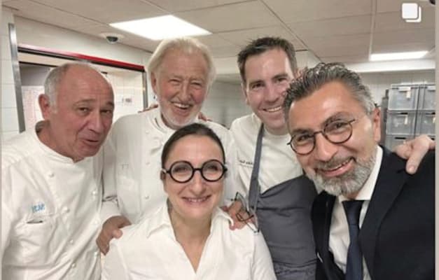 מימין: השפים דייויד סינפיאן, מתיו גילברט, אן-סופי פיק, פייר גנייר ומארק אברלן / צילום: Paul Bourdel מימין: השפים דייויד סינפיאן, מתיו גילברט, אן-סופי פיק, פייר גנייר ומארק אברלן / צילום: Paul Bourdel