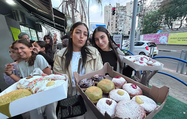 סופגניות באור יהודה / צילום: לימור ארליכמן סופגניות באור יהודה / צילום: לימור ארליכמן