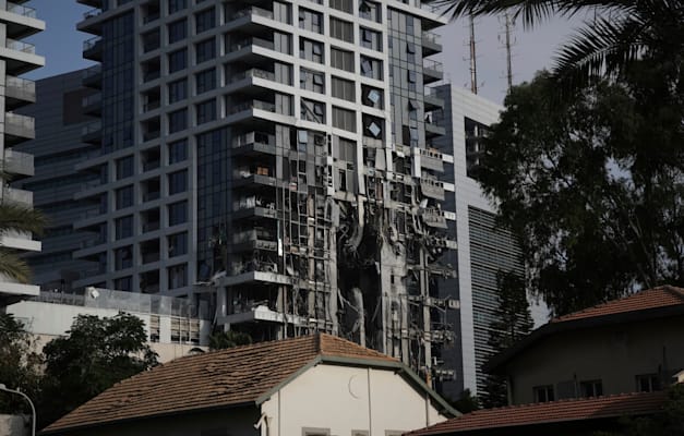 מגדלי דה וינצ'י לאחר פגיעת הטיל מאיראן, במערכה הקודמת / צילום: AP, Leo Correa