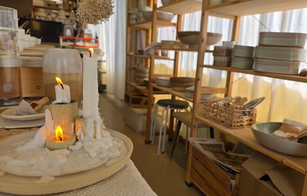 קרמיקה מול נוף השדות / צילום: עדי קפלן קרמיקה מול נוף השדות / צילום: עדי קפלן